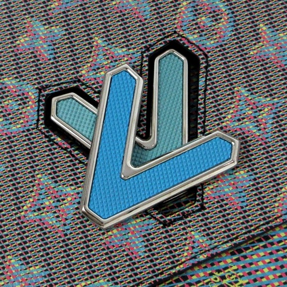 Louis Vuitton Twist MM Printed Calf Leather Shoulder Bag - Picture 10 of 10